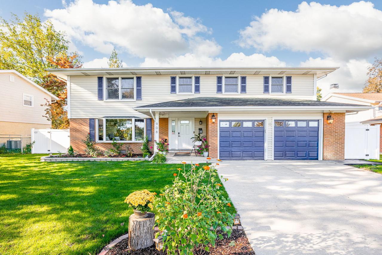 908 Brantwood Ave., Elk Grove Village, IL 60007