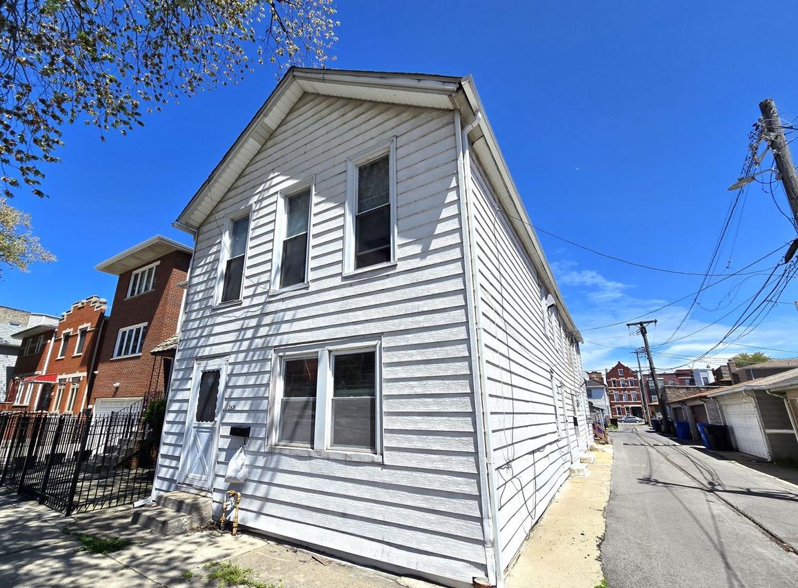 2631 S Shields Ave., Chicago, IL 60616