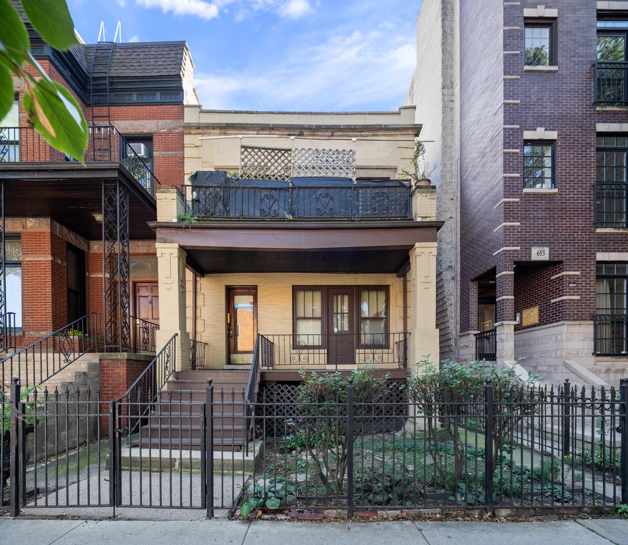 651 W Belmont Ave., Chicago, IL 60657