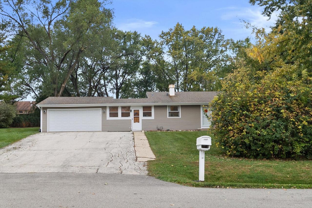 26892 N Iride Dr., Mundelein, IL 60060