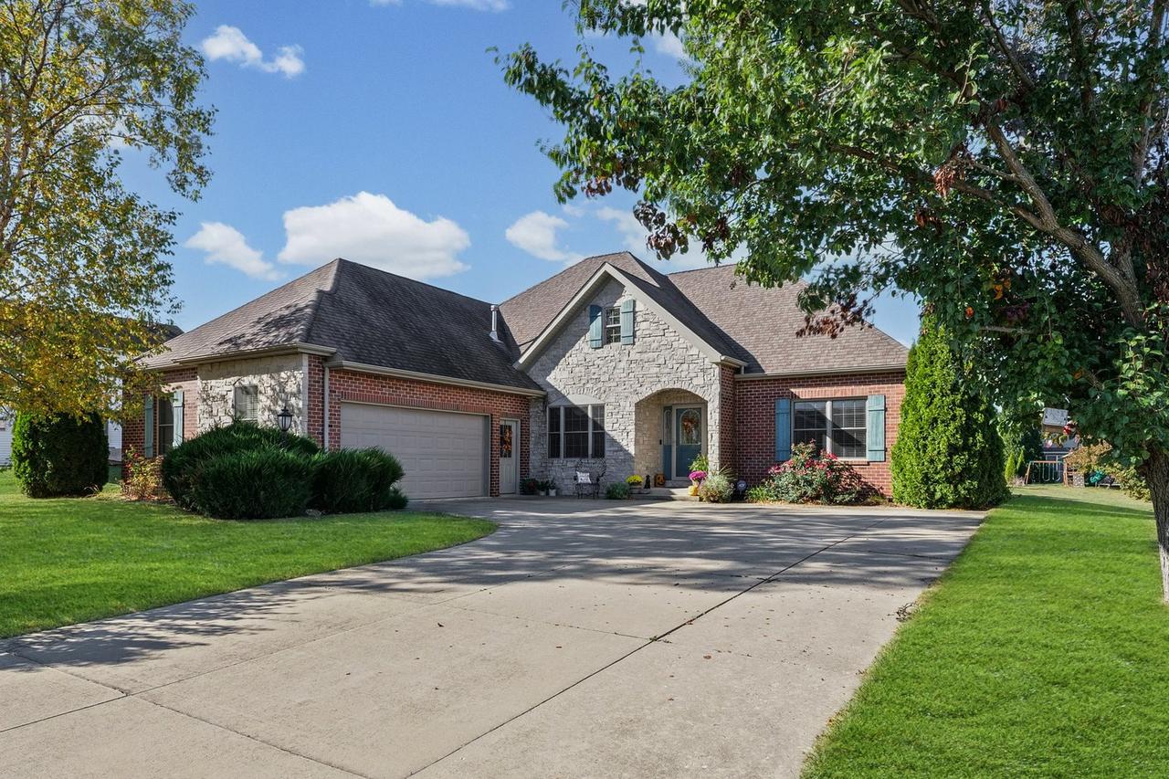512 Prairie Lane Dr., Monticello, IL 61856