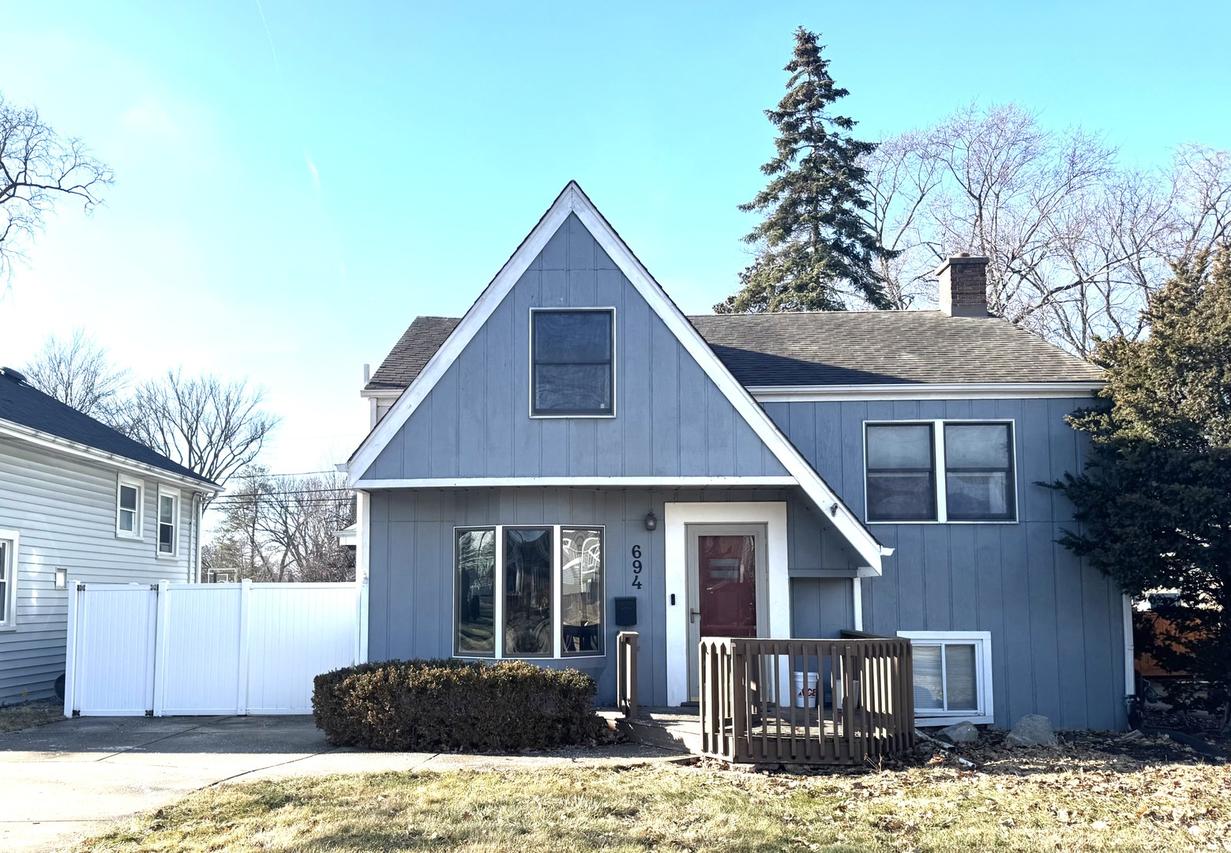 694 S York St., Elmhurst, IL 60126
