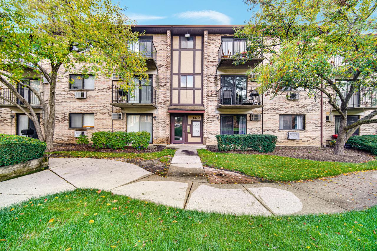 342 Klein Creek Ct. #342A, Carol Stream, IL 60188