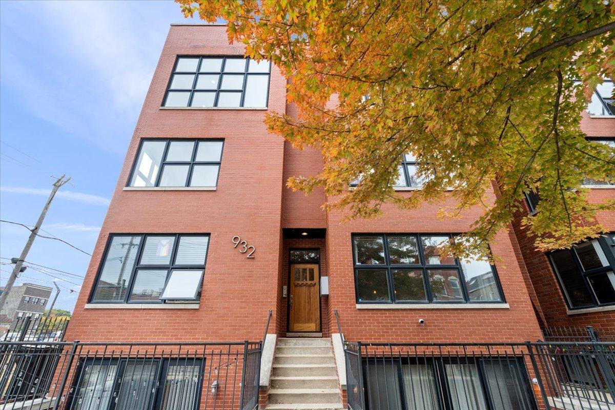 932 N Racine Ave. #2S, Chicago, IL 60642