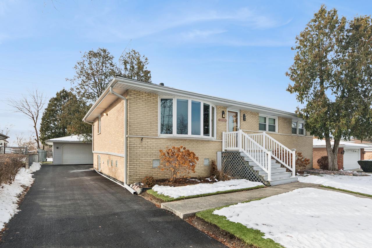 10506 S Michael Dr., Palos Hills, IL 60465