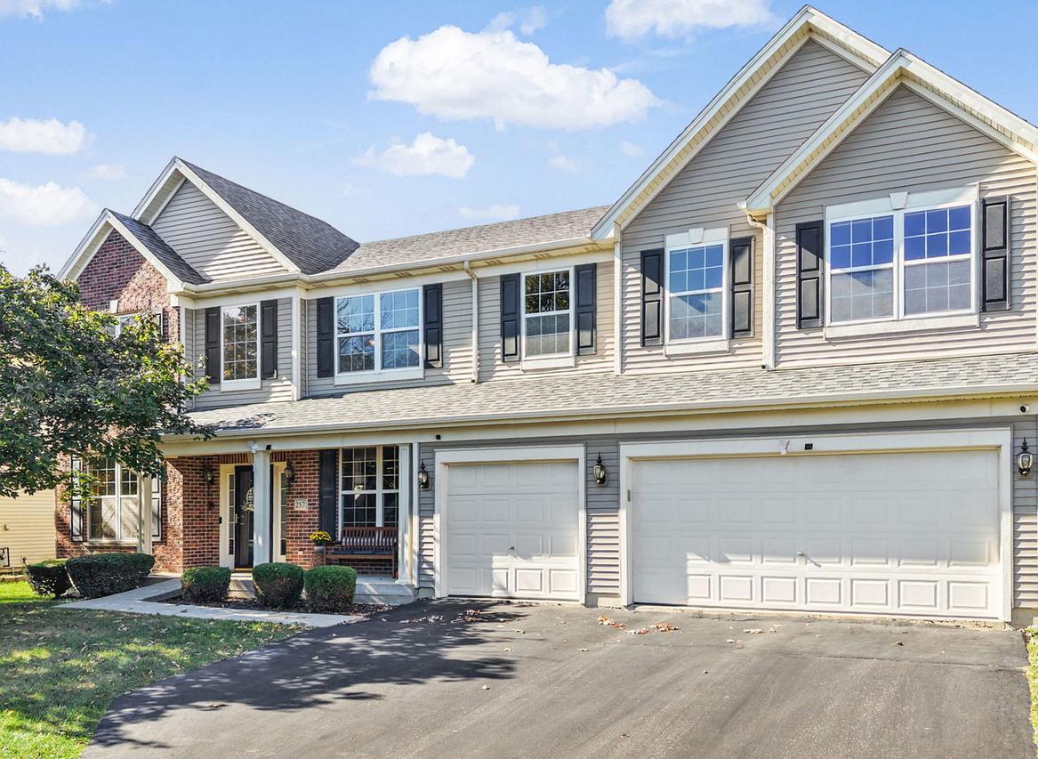 257 Hanburg Ln., Bolingbrook, IL 60440