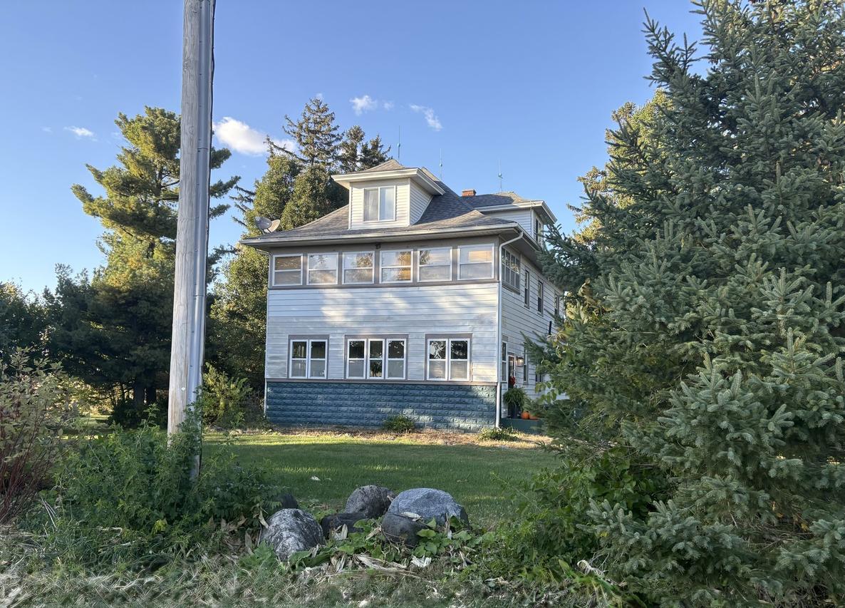 2306 Beach Rd., Ashton, IL 61006