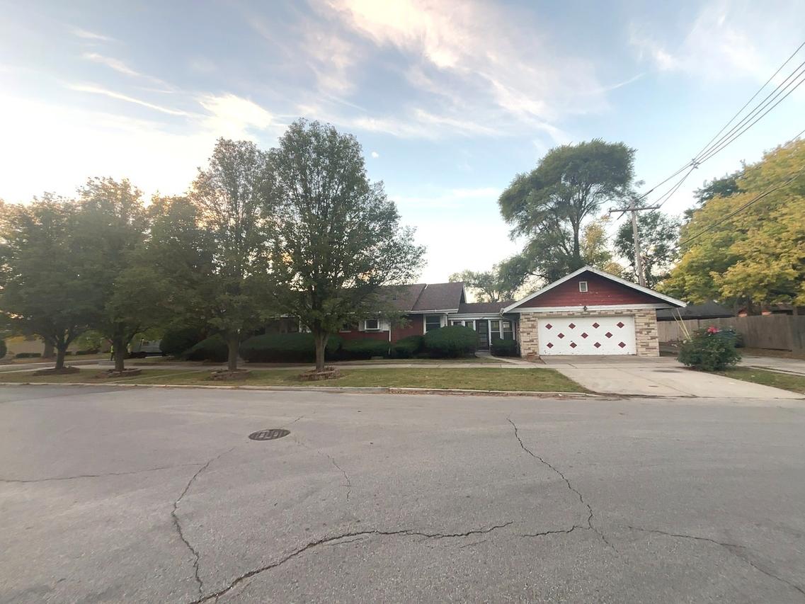 2320 W 101st St., Chicago, IL 60643