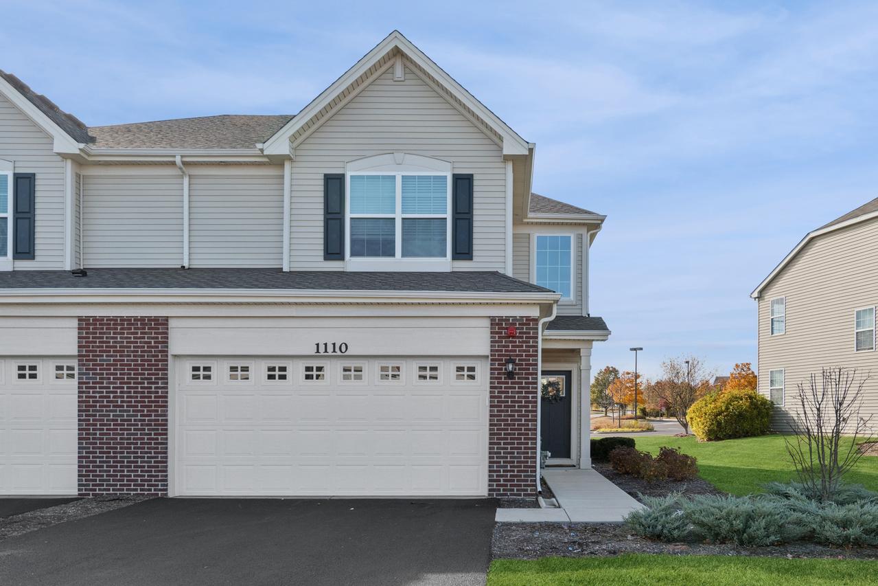 1110 Hawk Hollow Dr., Yorkville, IL 60560