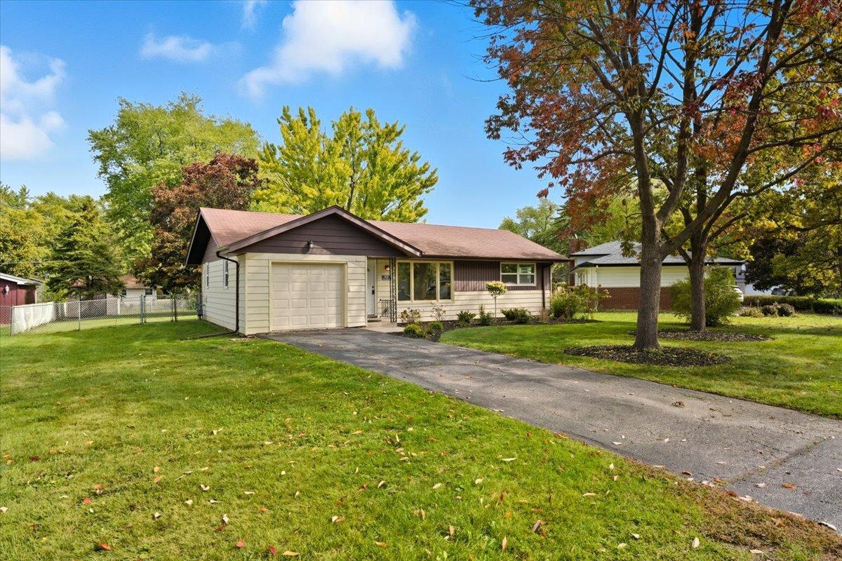 2124 Burr Oak Ln., Lindenhurst, IL 60046