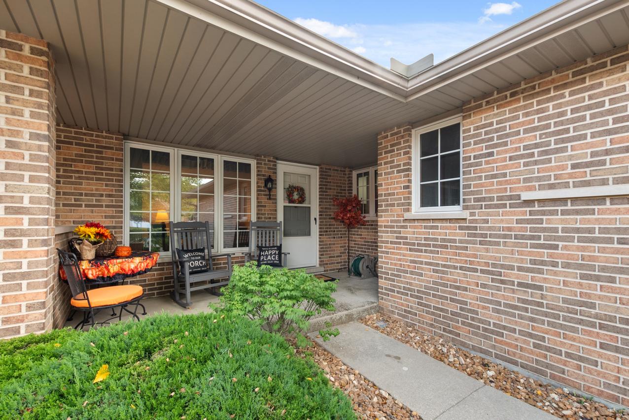 5002 W Circle Pl., Crestwood, IL 60418