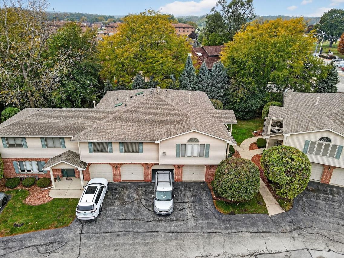 11104 W Cove Cir. #2B, Palos Hills, IL 60465