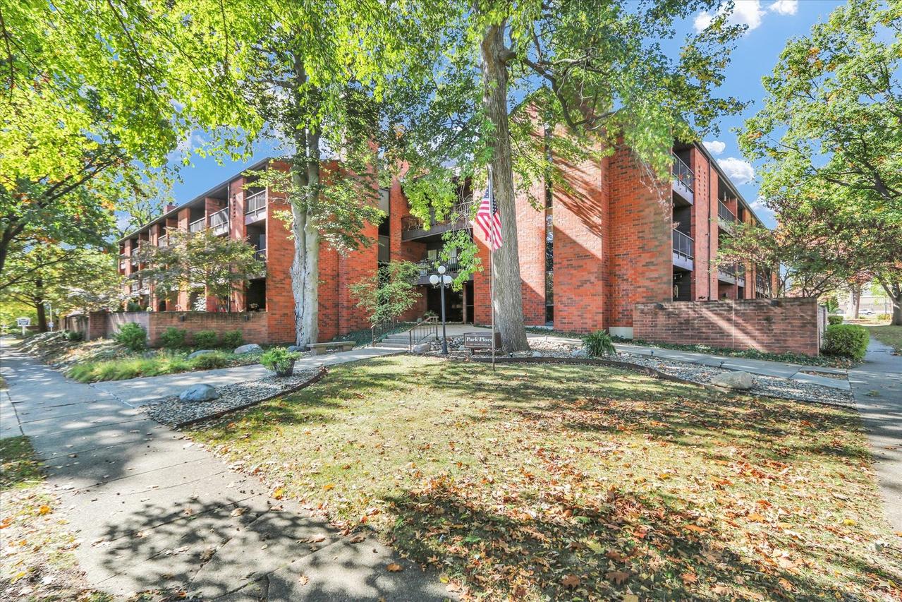 107 N Elm St. #108, Champaign, IL 61820