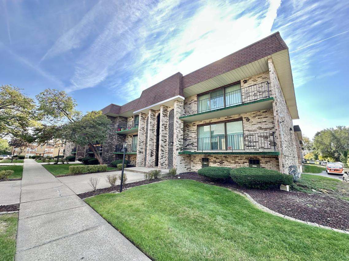 9134 S Pulaski Rd. #2E, Oak Lawn, IL 60453