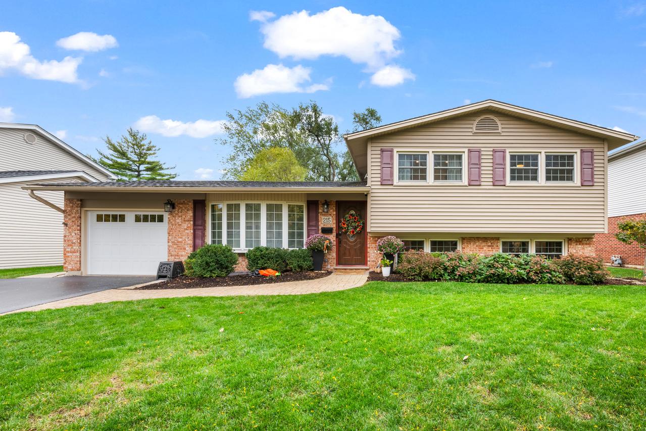 215 W Hintz Rd., Arlington Heights, IL 60004