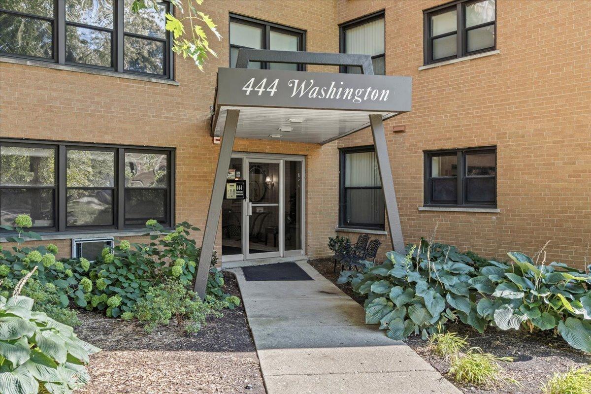 444 Washington Blvd. #207, Oak Park, IL 60302