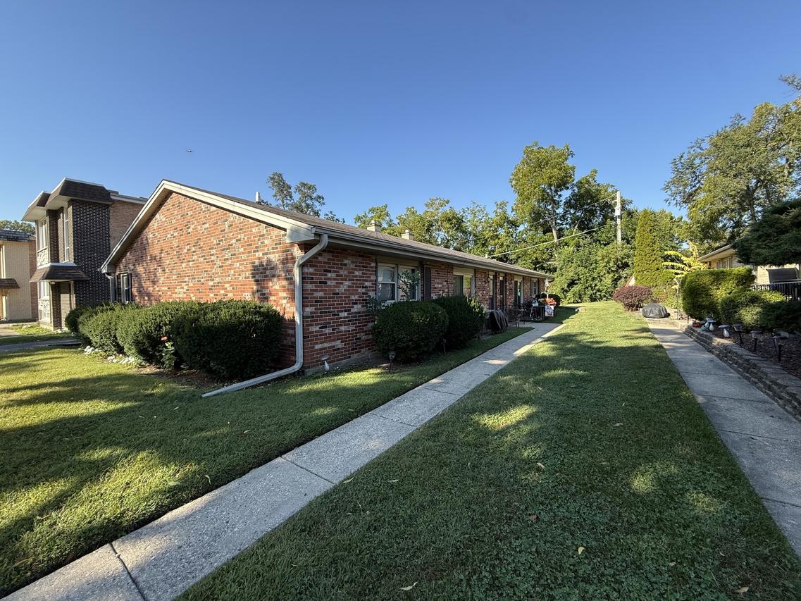 230 Troy Ln., Lombard, IL 60148