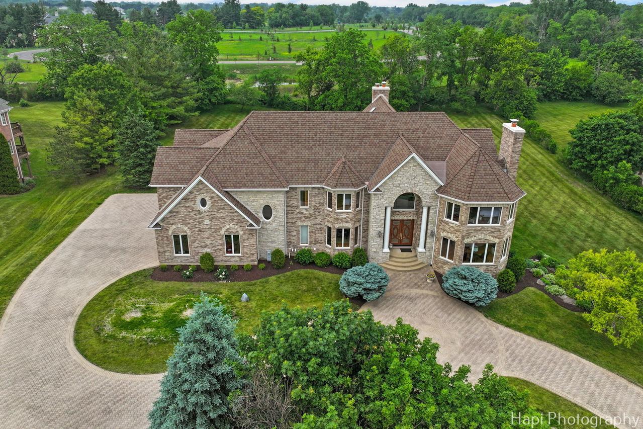 39 Forest Ln., South Barrington, IL 60010