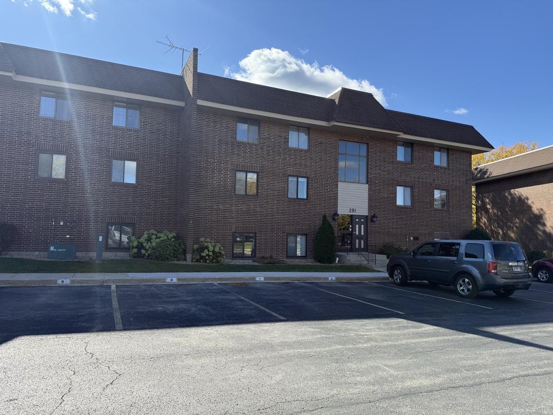 201 E Janata Blvd. #1A, Lombard, IL 60148