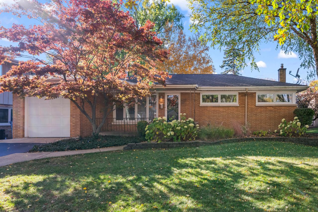 906 S Tower Ln., Mount Prospect, IL 60056