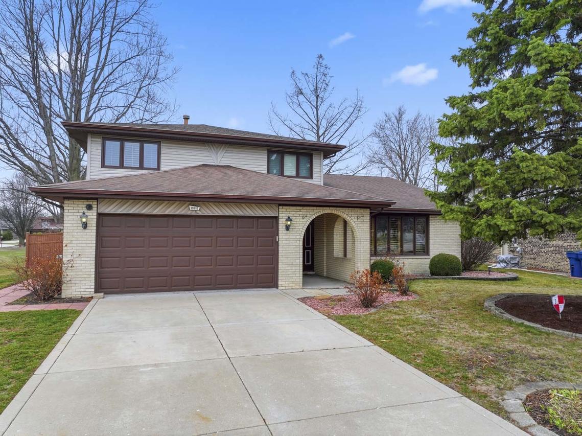 10912 Circle Dr., Palos Hills, IL 60465