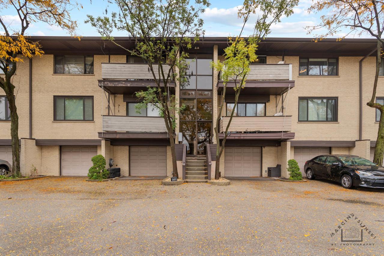 1710 Dempster St. #C, Park Ridge, IL 60068