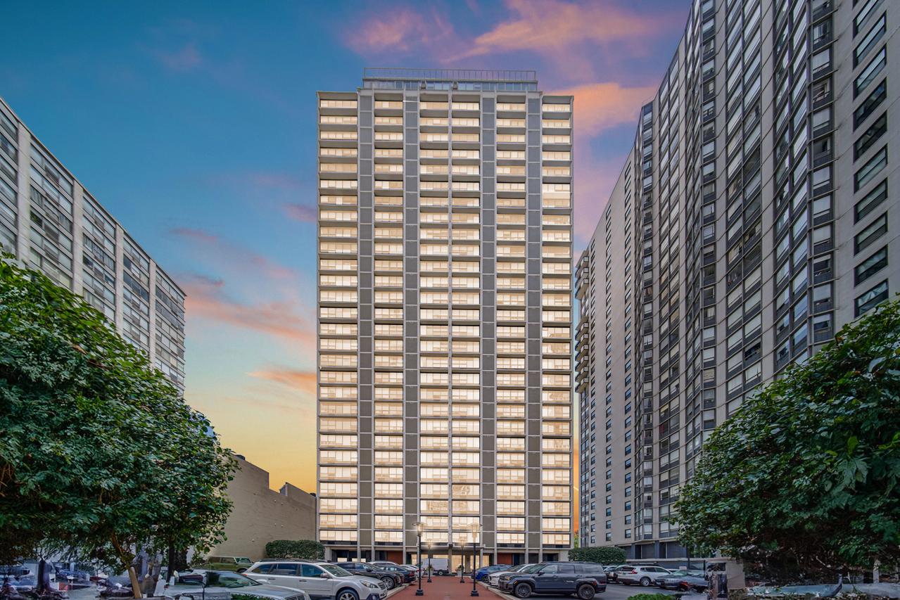5733 N Sheridan Rd. #27C, Chicago, IL 60660
