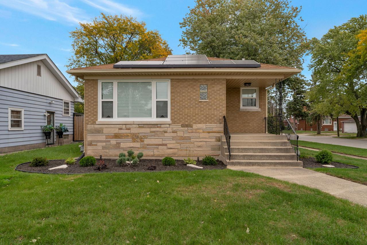 1295 Hirsch Ave., Calumet City, IL 60409