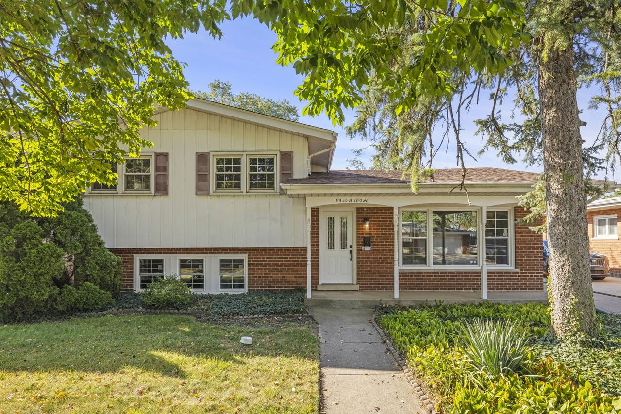 4433 W 100th St., Oak Lawn, IL 60453
