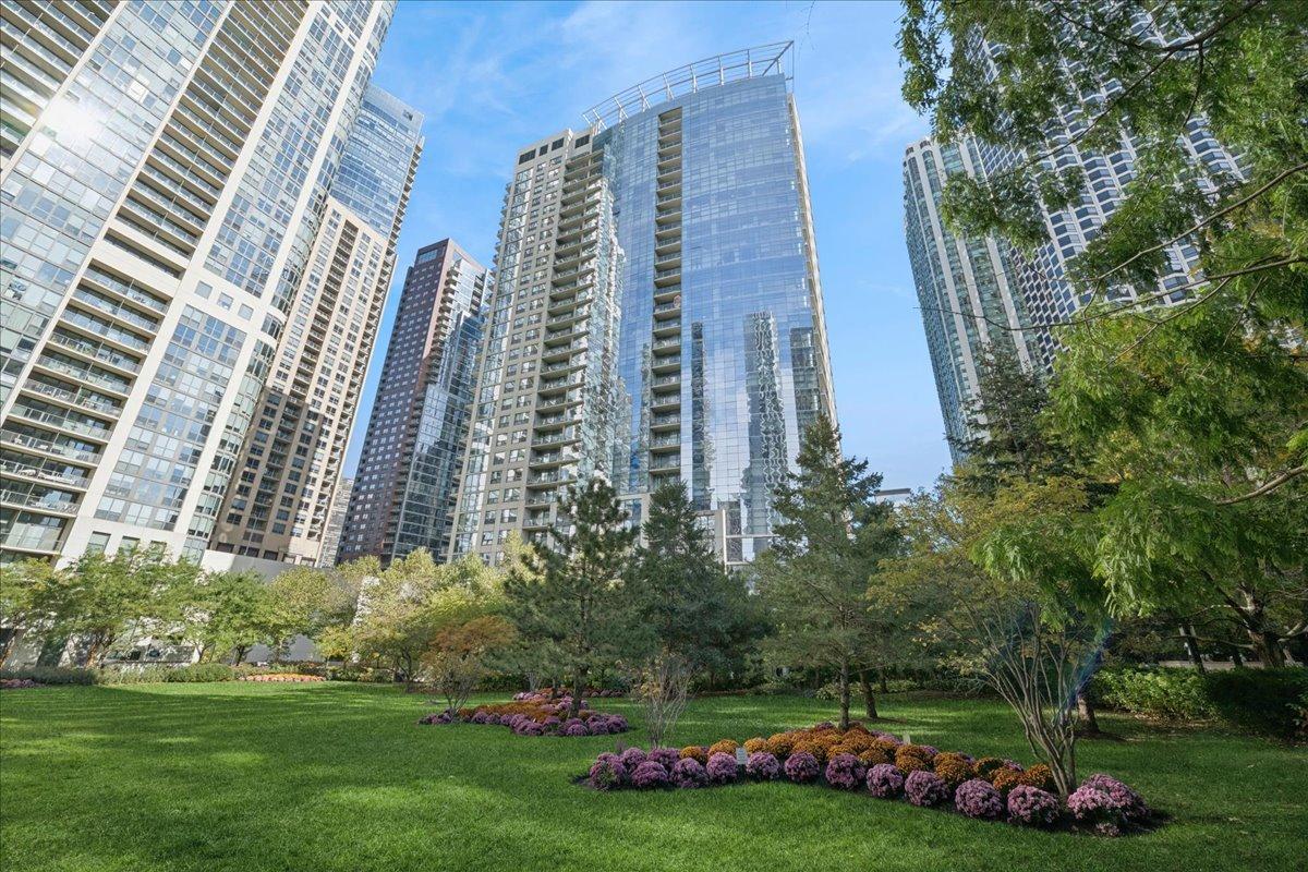 201 N Westshore Dr. #1701, Chicago, IL 60601