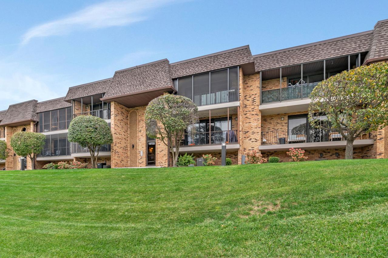 15722 Brassie Ct. #2S, Orland Park, IL 60462