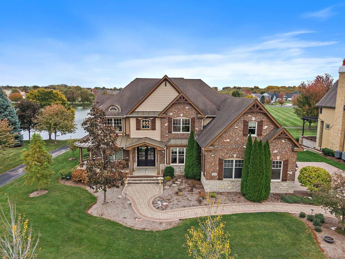 3660 Broadleaf Ave., Elgin, IL 60124