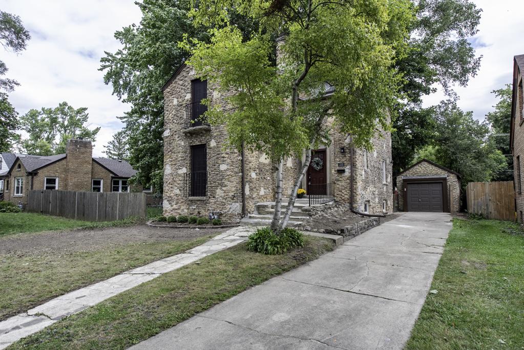 1335 Chestnut St., Waukegan, IL 60085