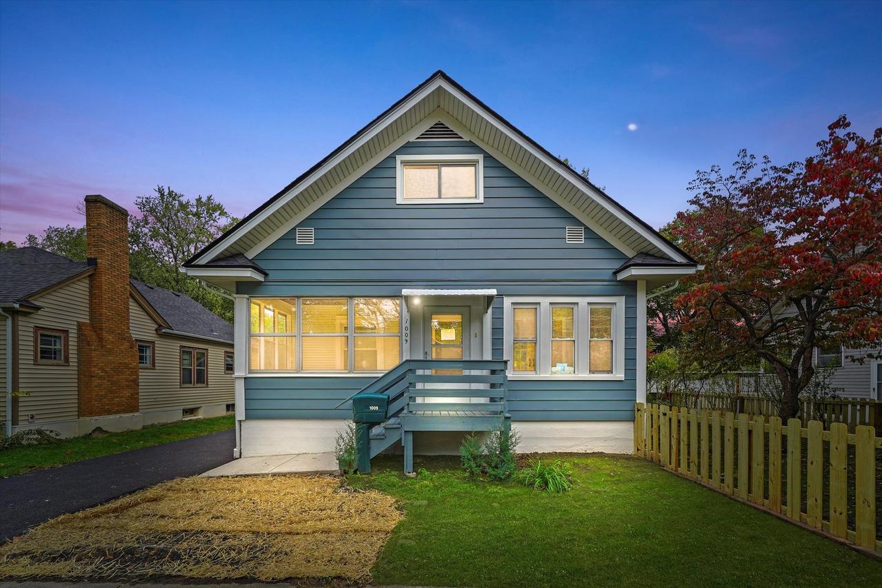 1009 Augusta Ave., Elgin, IL 60120