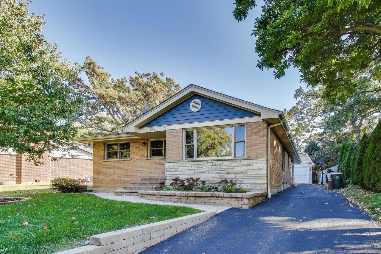 137 Racine Pl., Mundelein, IL 60060