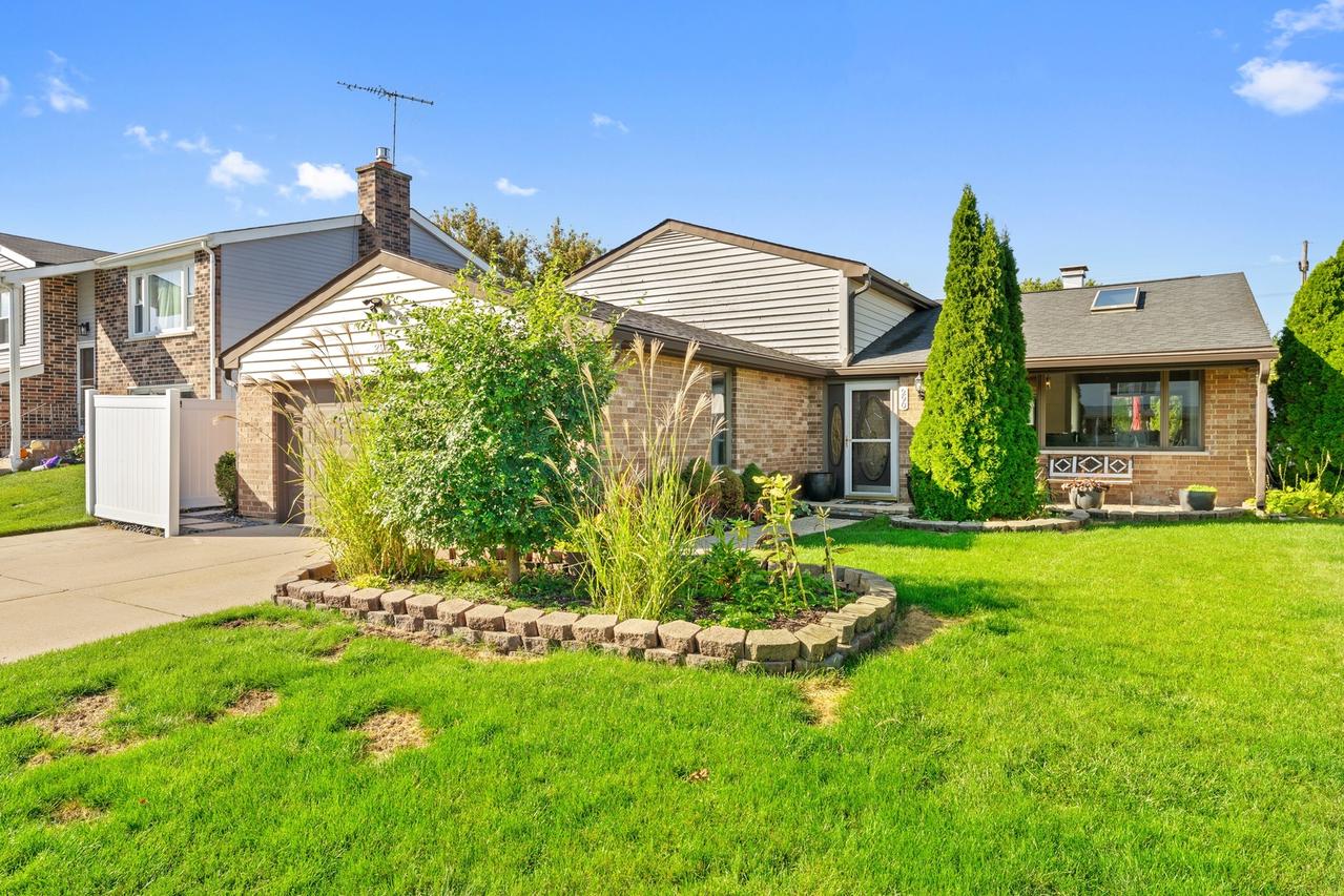 290 S Anita St., Des Plaines, IL 60016