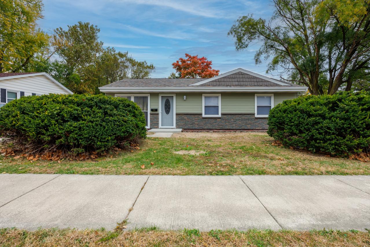 1006 E Empire St., Bloomington, IL 61701