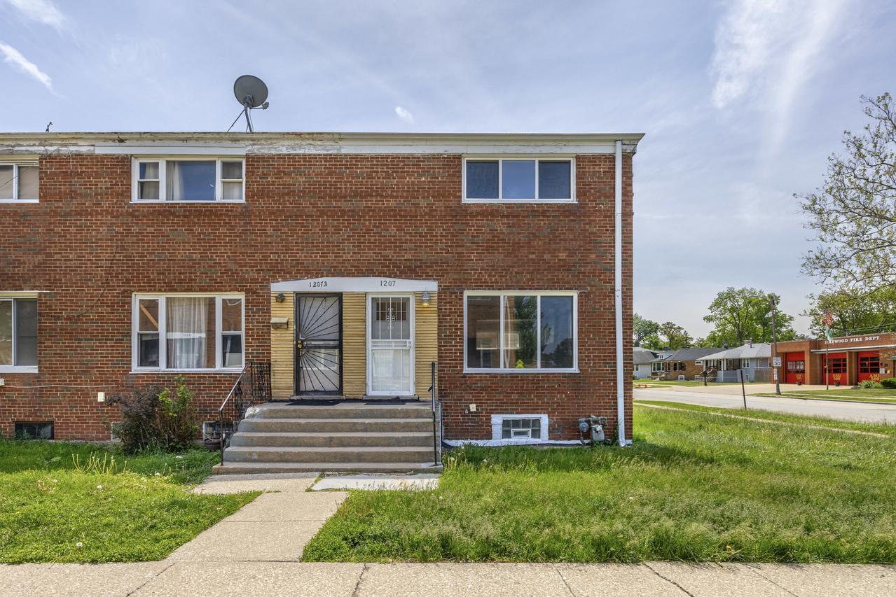 1207 S 17th Ave. #A, Maywood, IL 60153