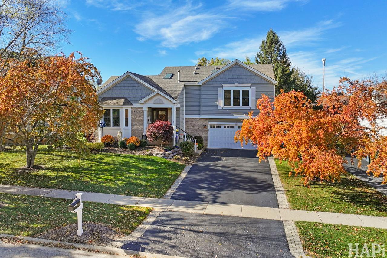 775 White Pine Cir., Lake In The Hills, IL 60156