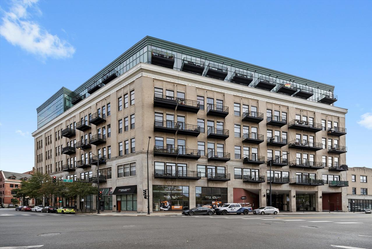 1645 W Ogden Ave. #702, Chicago, IL 60612