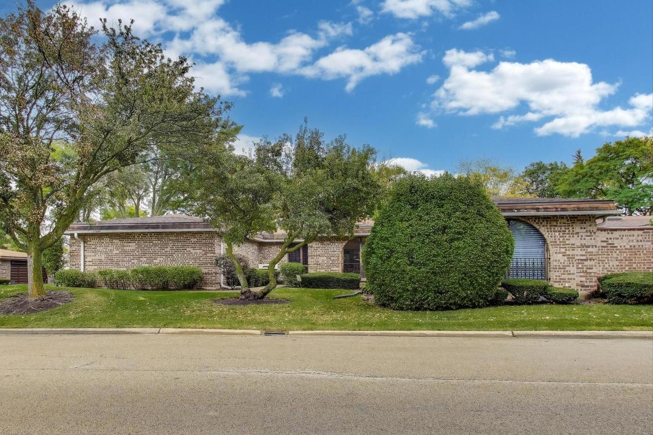 2545 Salceda Dr., Northbrook, IL 60062