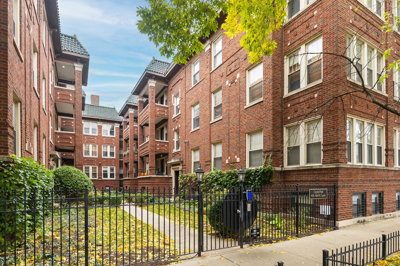 958 W Cuyler Ave. #2N, Chicago, IL 60613