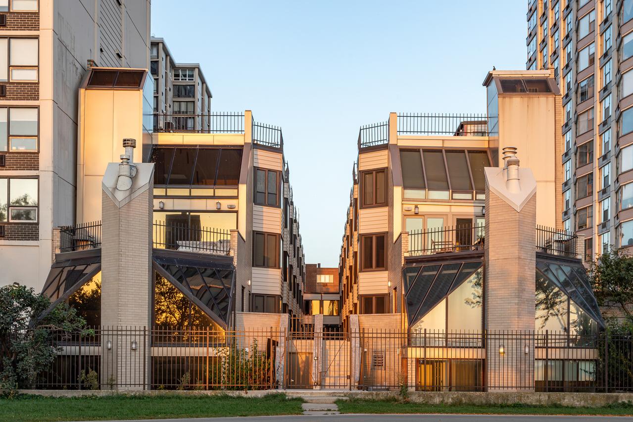 5747 N Sheridan Rd. #GH, Chicago, IL 60660