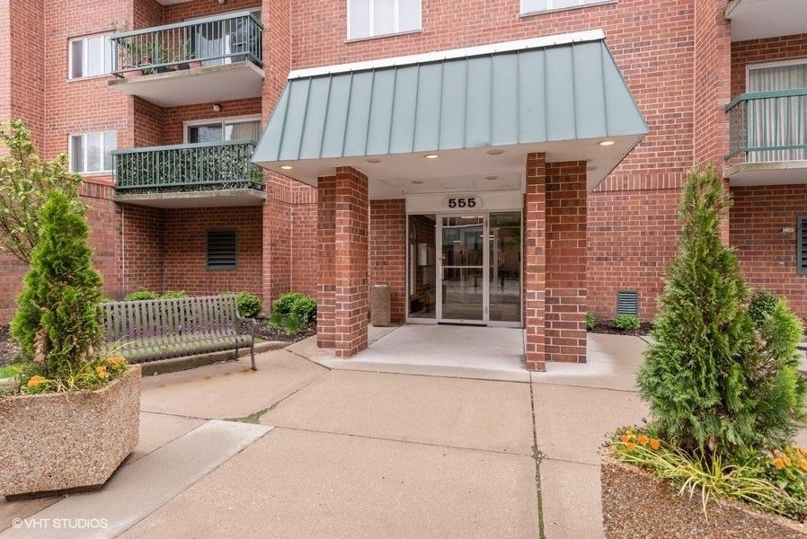 555 S River Rd. #301, Des Plaines, IL 60016