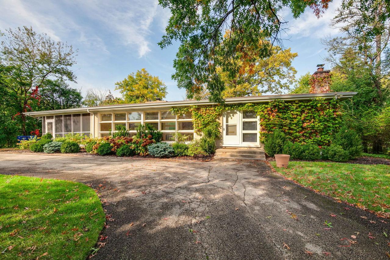 2013 Castlewood Rd., Highland Park, IL 60035