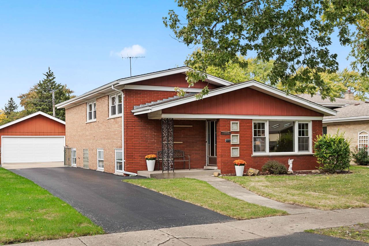 10724 Lawler Ave., Oak Lawn, IL 60453