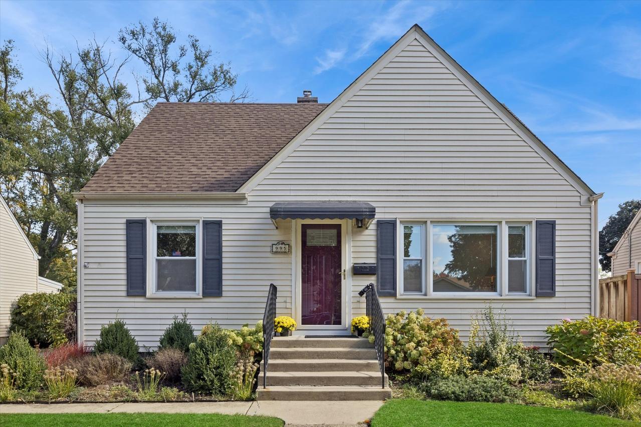 995 S Swain Ave., Elmhurst, IL 60126
