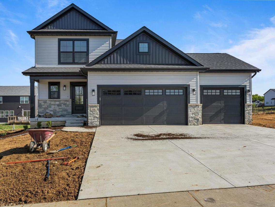 706 Wheatley Dr., Mahomet, IL 61853