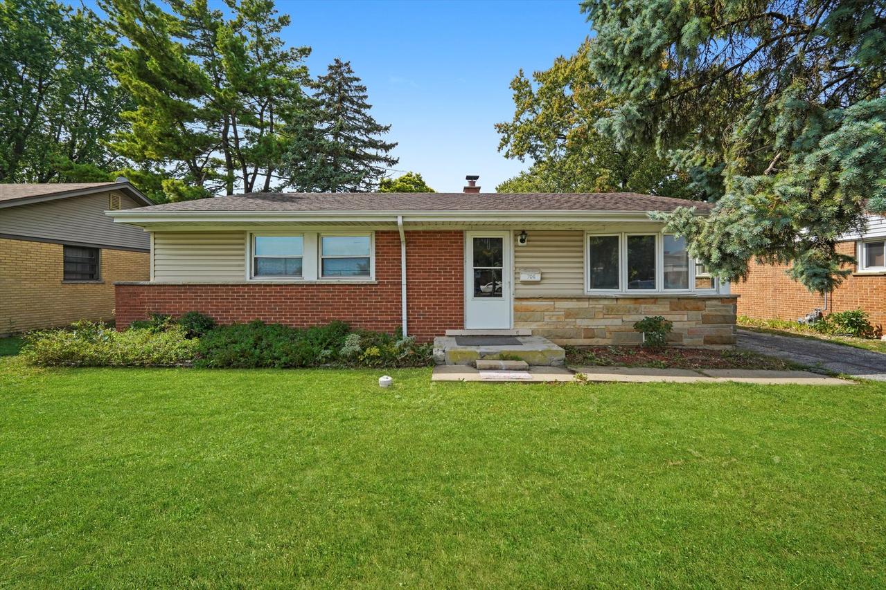 706 N Main St., Mount Prospect, IL 60056