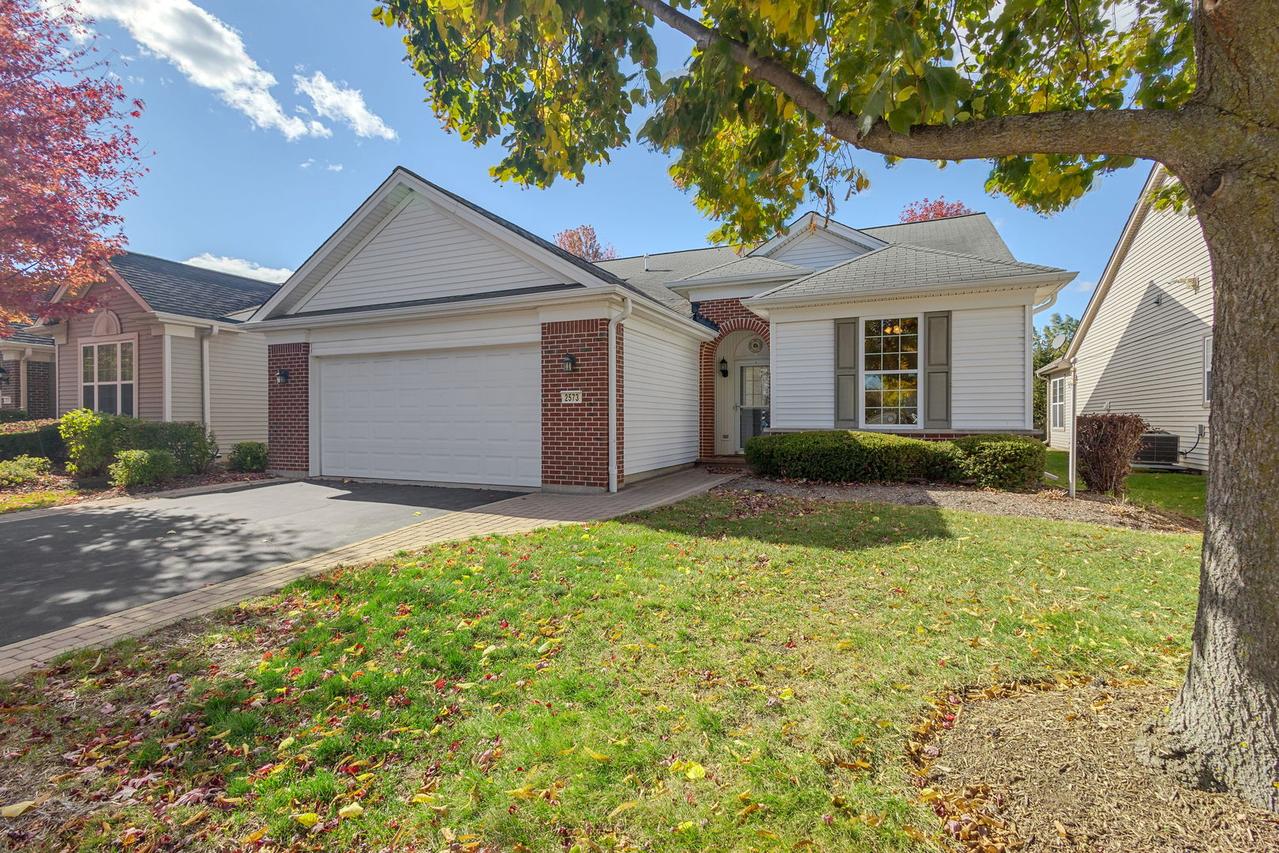 2573 Venetian Ln., Elgin, IL 60124